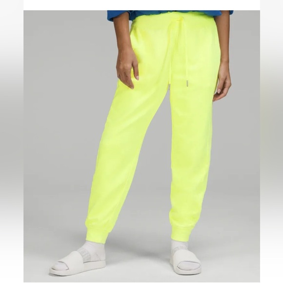 LULULEMON SCUBA HR JOGGER NEON WASH HIGHLIGHTER YELLOW (NGD3) SZ 6 NWT - Picture 2 of 7